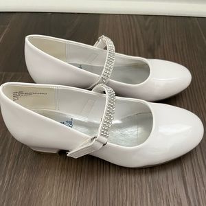 Girls Dress shoes - size 2, white with rhinestone strap